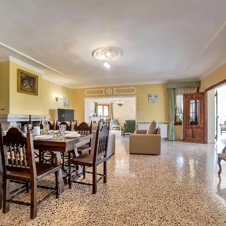 Puchero - Plusholidays *