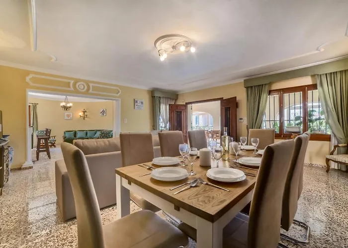 Puchero - Plusholidays كاليبي