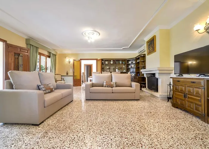 Puchero - Plusholidays *